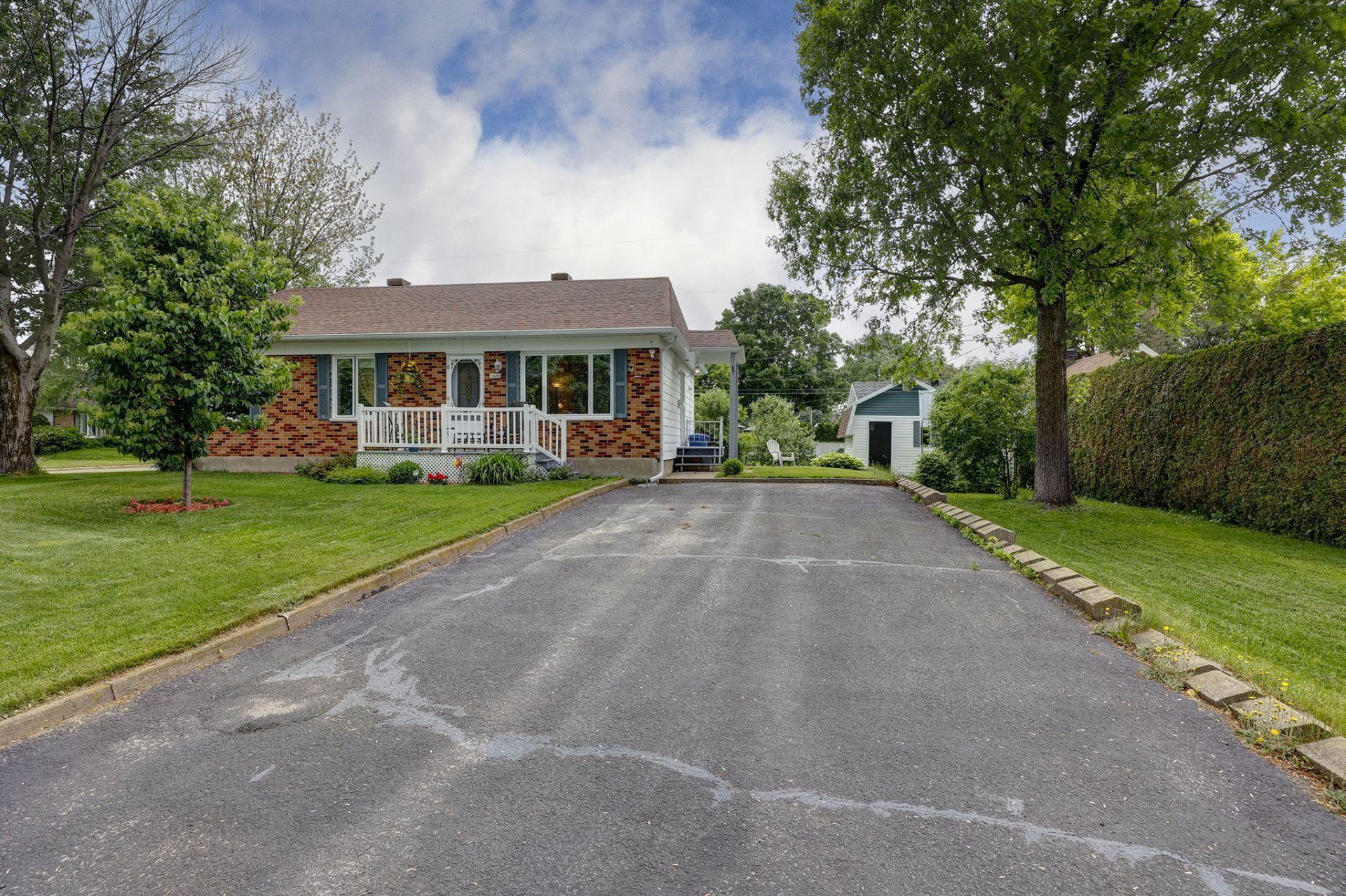 









1320


Rue de la Rivière

,
L'Ancienne-Lorette,




QC
G2E4J3

