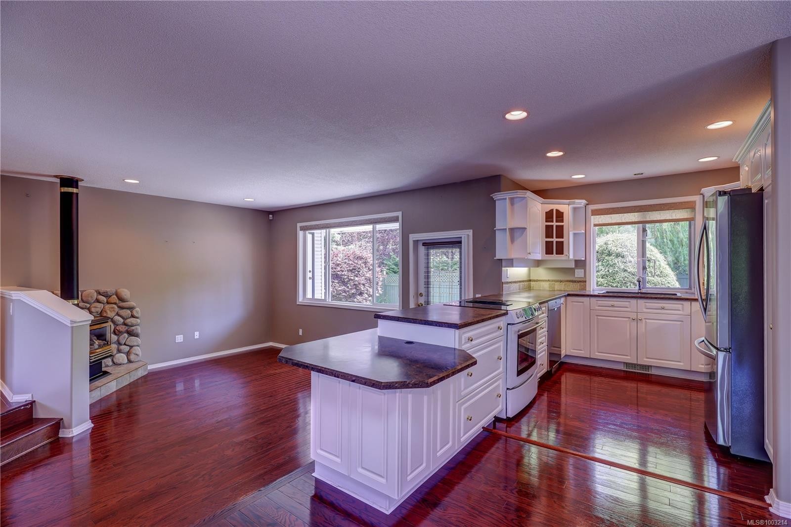 









2377


Westhill

Pl,
Nanaimo,




BC
V9R 6M9

