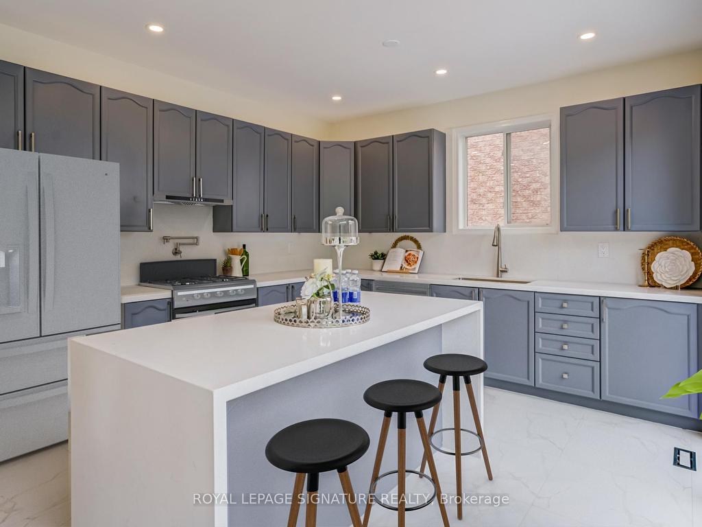 









854


Yates

Drive,
Milton,




ON
L9T 0E5

