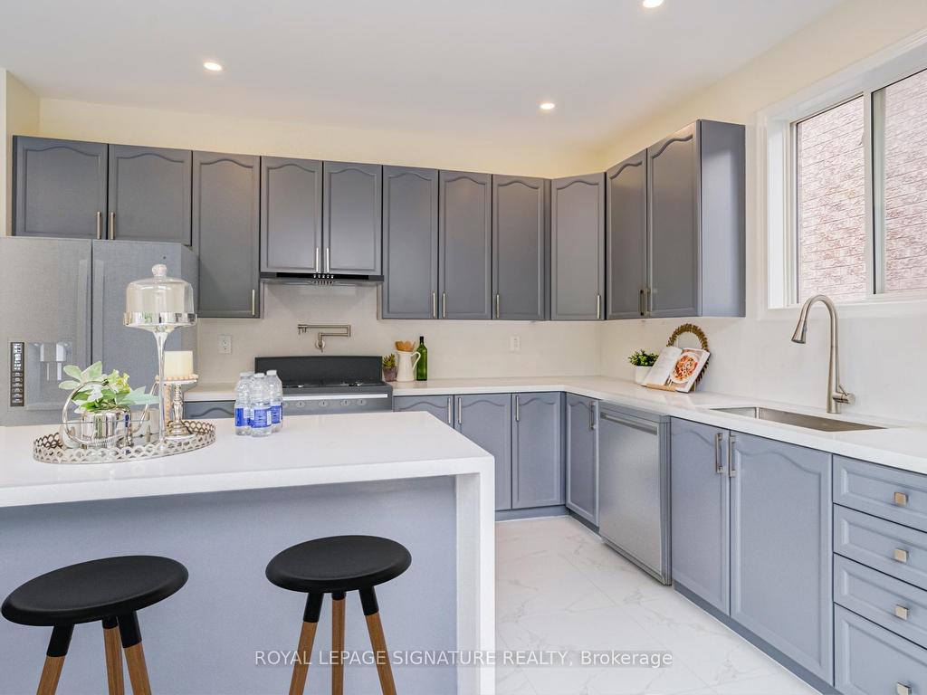 









854


Yates

Drive,
Milton,




ON
L9T 0E5

