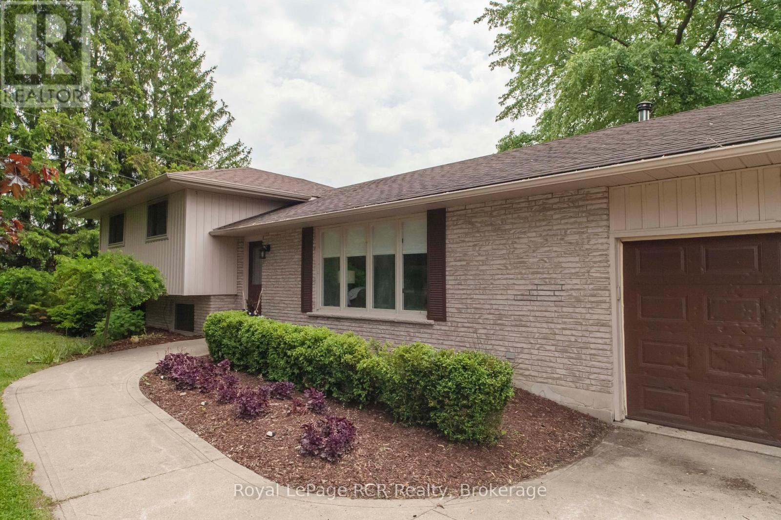 












202122 21 HIGHWAY

,
Georgian Bluffs,







Ontario
N4K5N7

