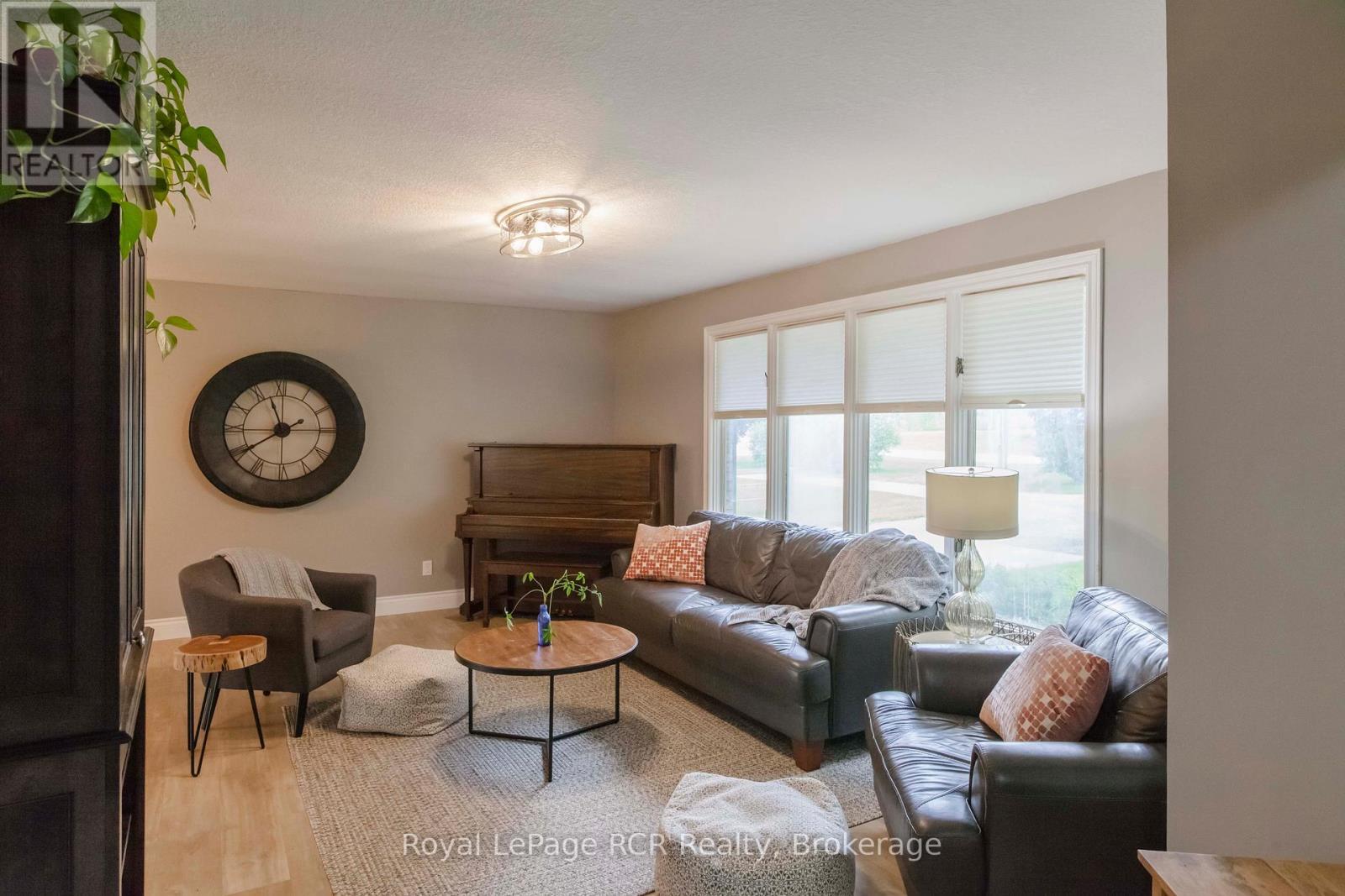 












202122 21 HIGHWAY

,
Georgian Bluffs,







Ontario
N4K5N7

