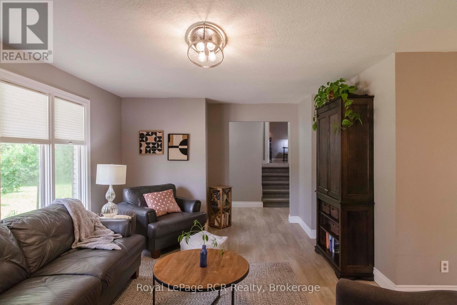 












202122 21 HIGHWAY

,
Georgian Bluffs,







Ontario
N4K5N7

