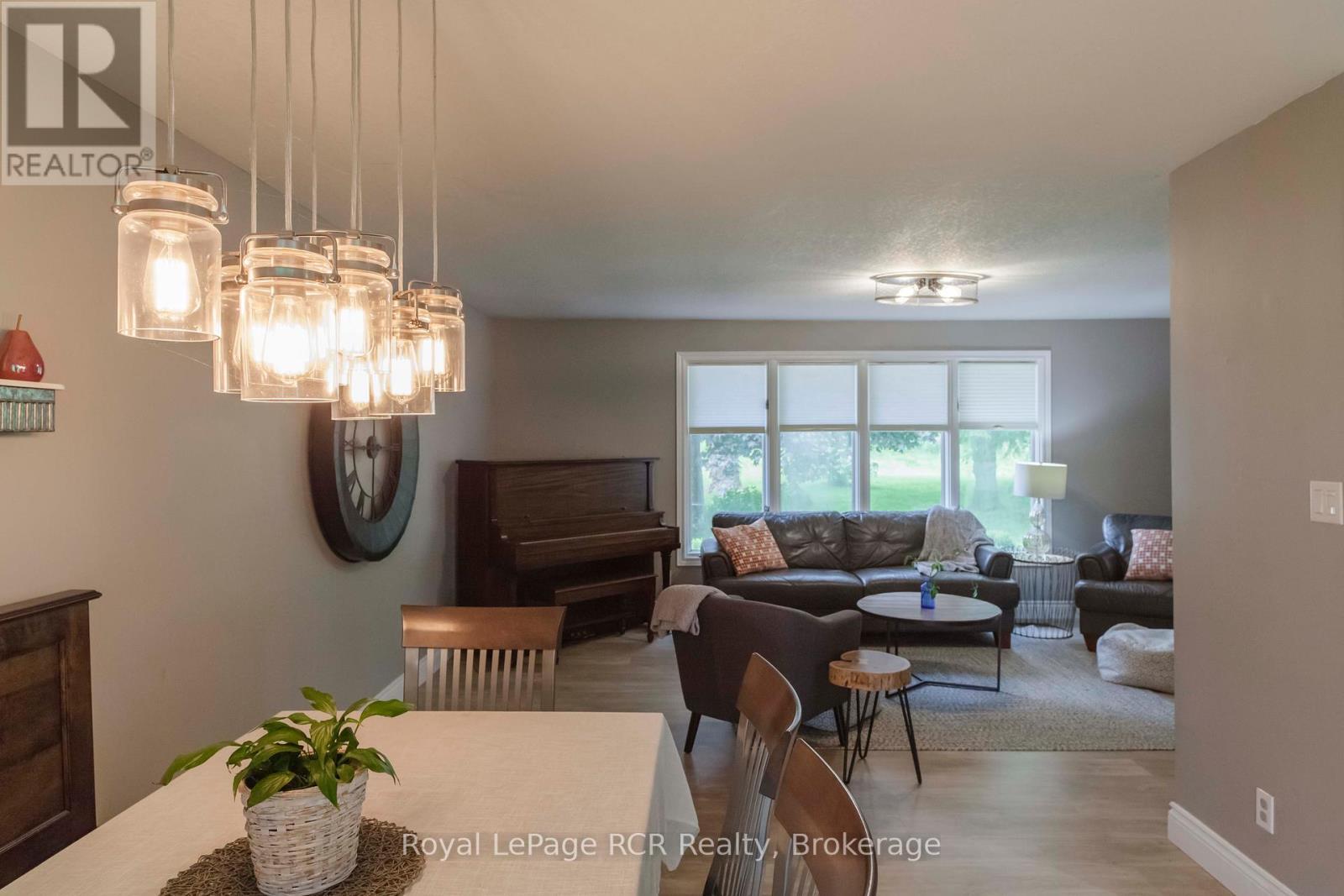 












202122 21 HIGHWAY

,
Georgian Bluffs,







Ontario
N4K5N7

