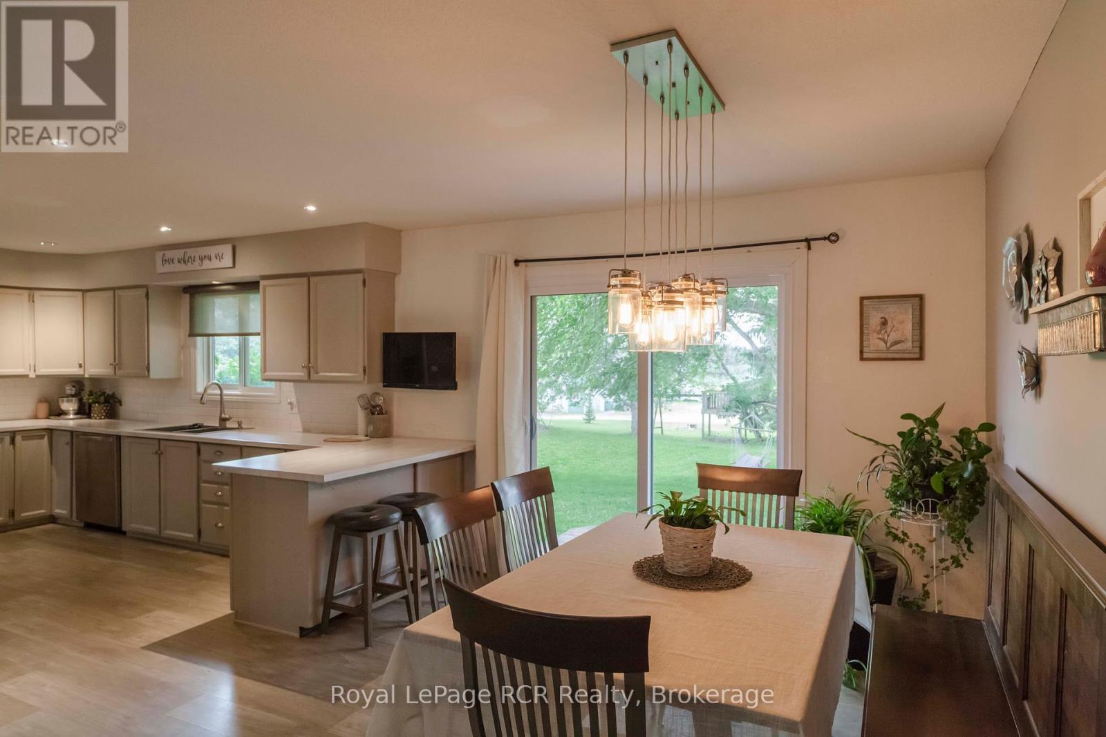 












202122 21 HIGHWAY

,
Georgian Bluffs,







Ontario
N4K5N7

