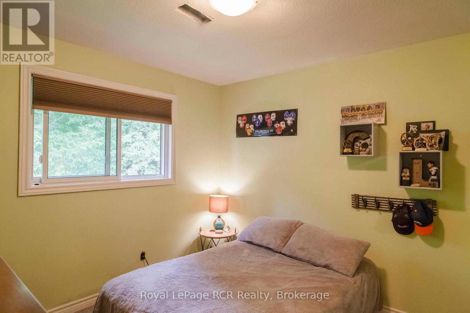 












202122 21 HIGHWAY

,
Georgian Bluffs,







Ontario
N4K5N7

