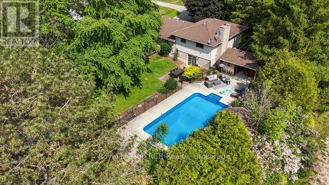 












202122 21 HIGHWAY

,
Georgian Bluffs,







Ontario
N4K5N7

