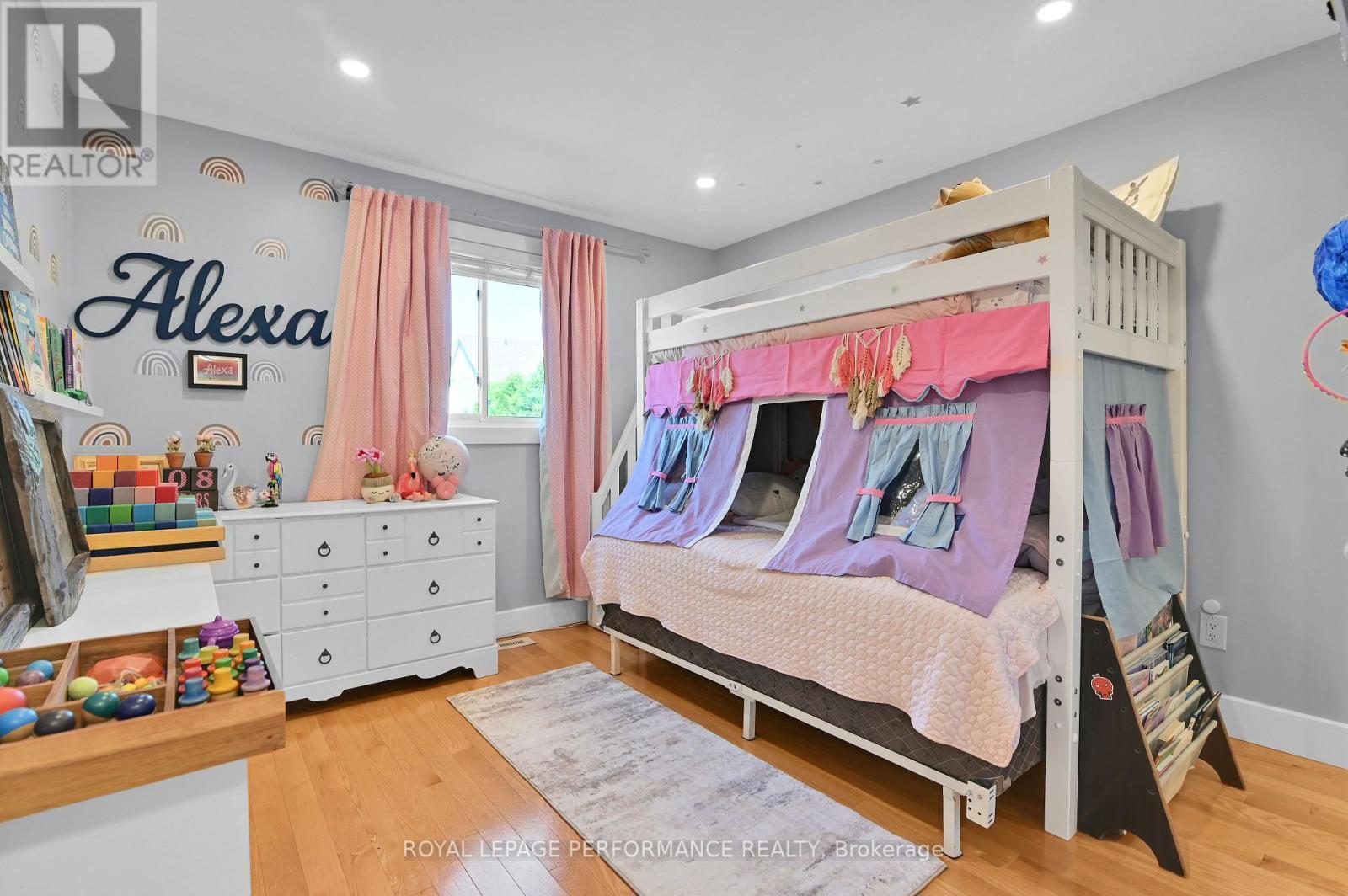 












135 ACKLAM TERRACE

,
Ottawa,




Ontario
K2K2J4


