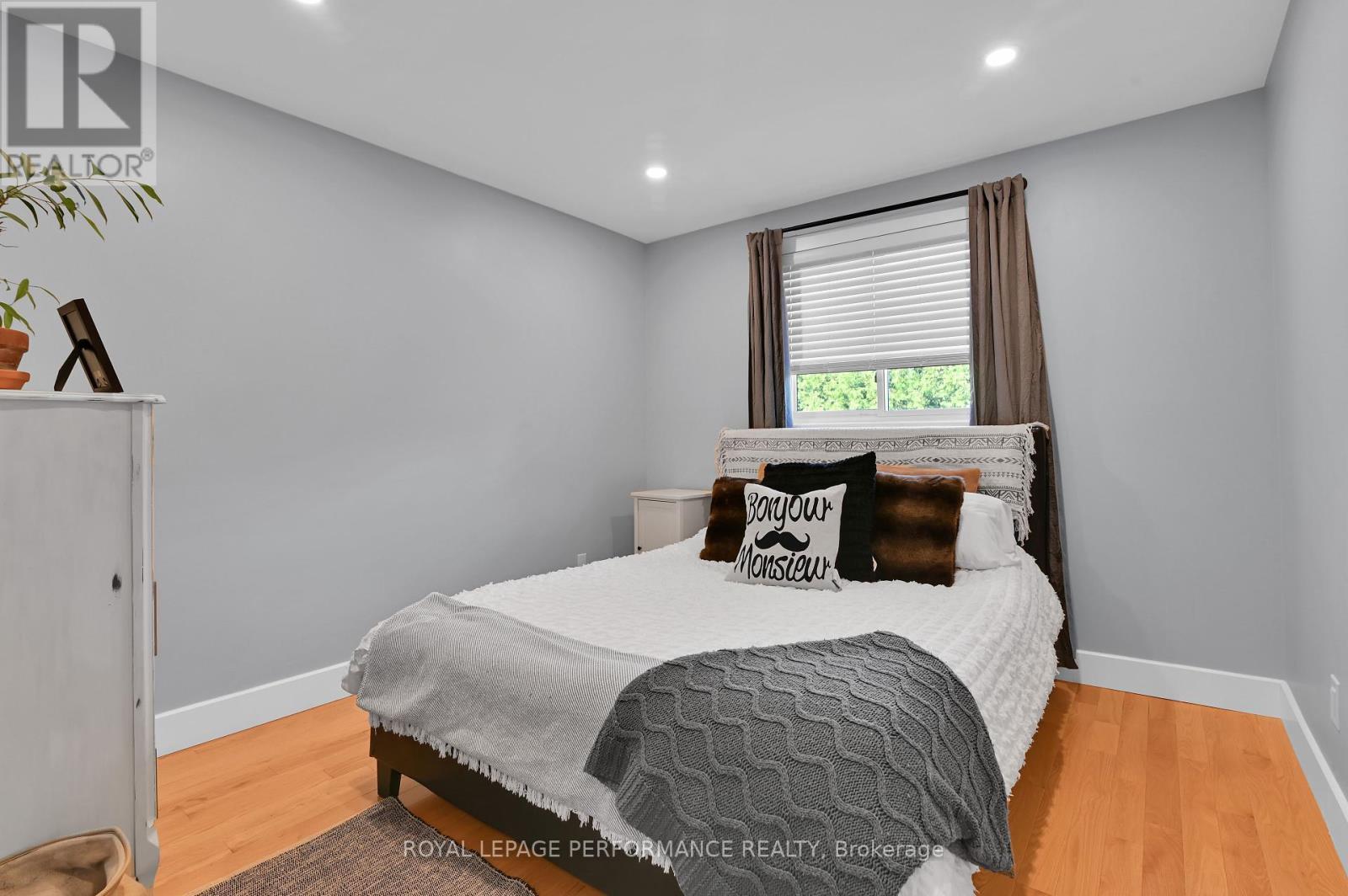 












135 ACKLAM TERRACE

,
Ottawa,




Ontario
K2K2J4

