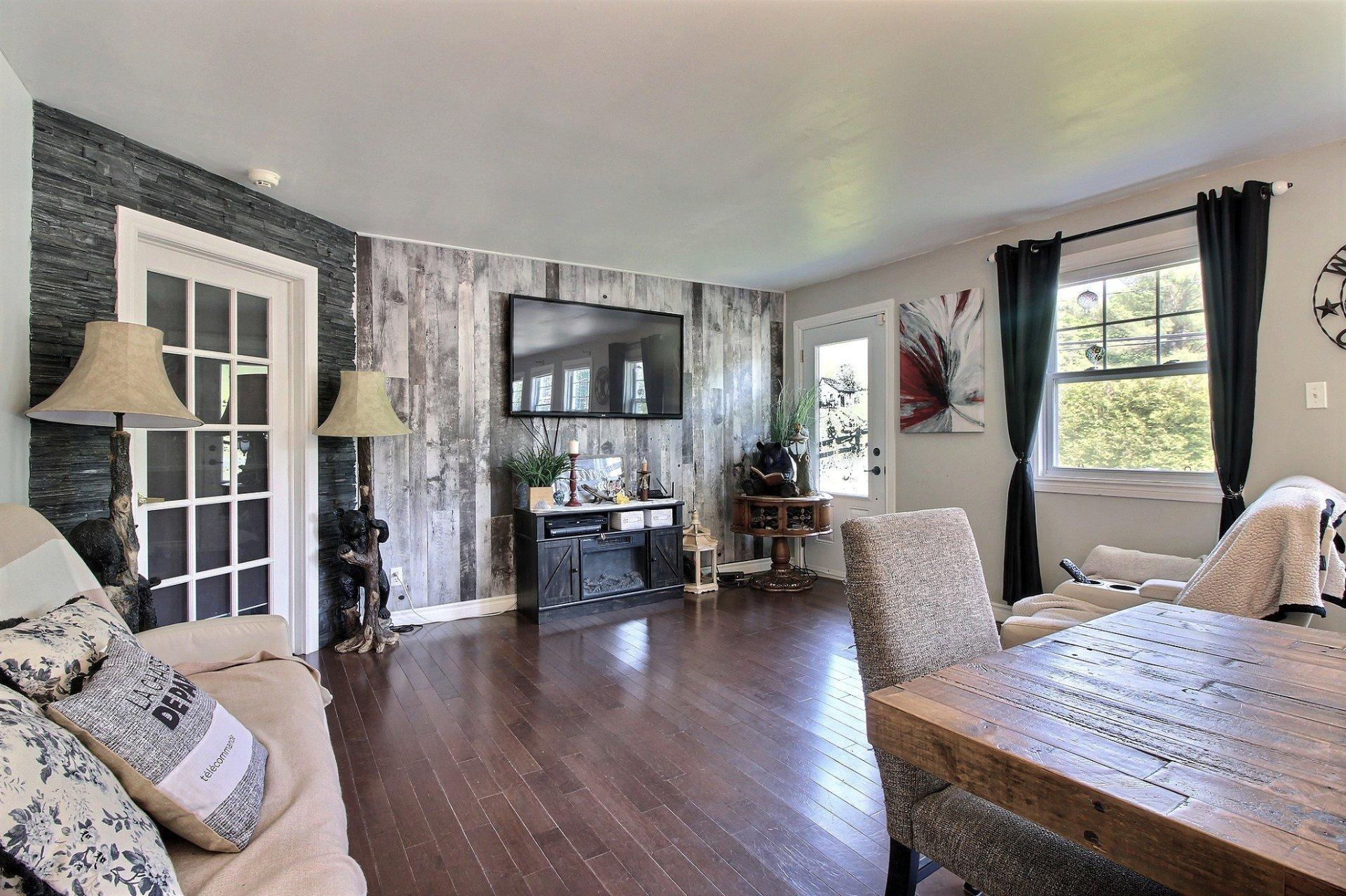 









1725


Route du Nord

,
Brownsburg-Chatham,




QC
J8G1E2

