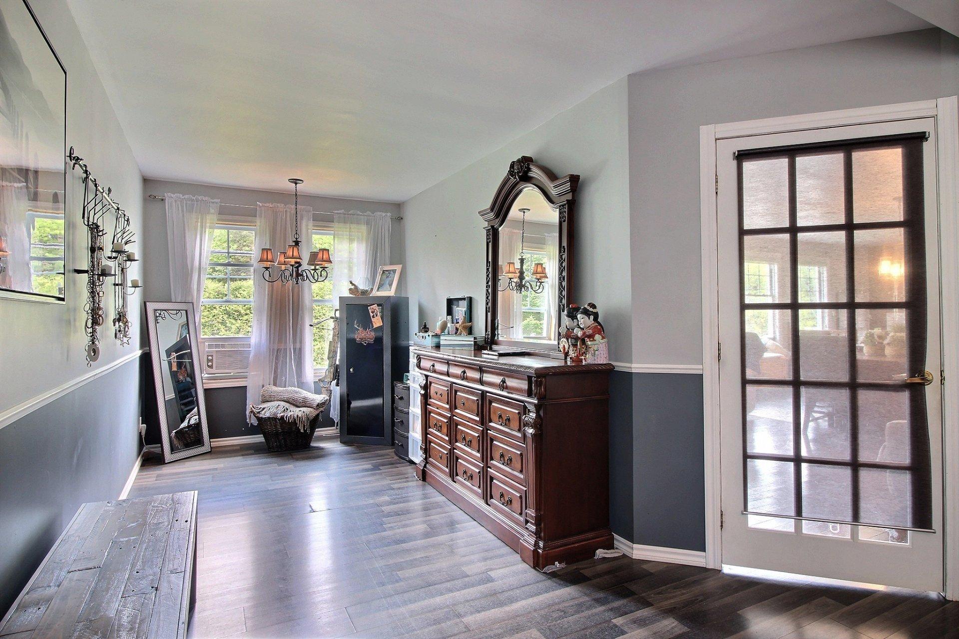 









1725


Route du Nord

,
Brownsburg-Chatham,




QC
J8G1E2

