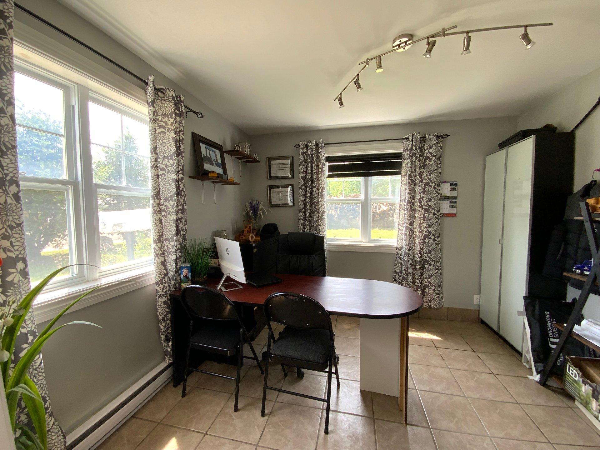 









1725


Route du Nord

,
Brownsburg-Chatham,




QC
J8G1E2

