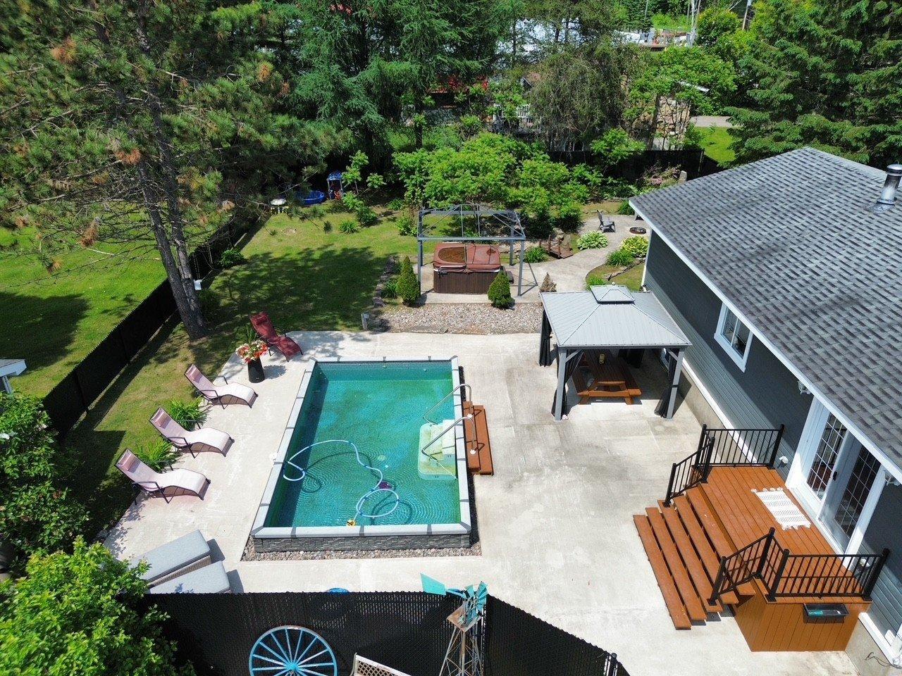 









1725


Route du Nord

,
Brownsburg-Chatham,




QC
J8G1E2

