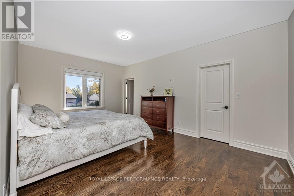 












32 ARGUE DRIVE

,
Ottawa,




Ontario
K2E6S1

