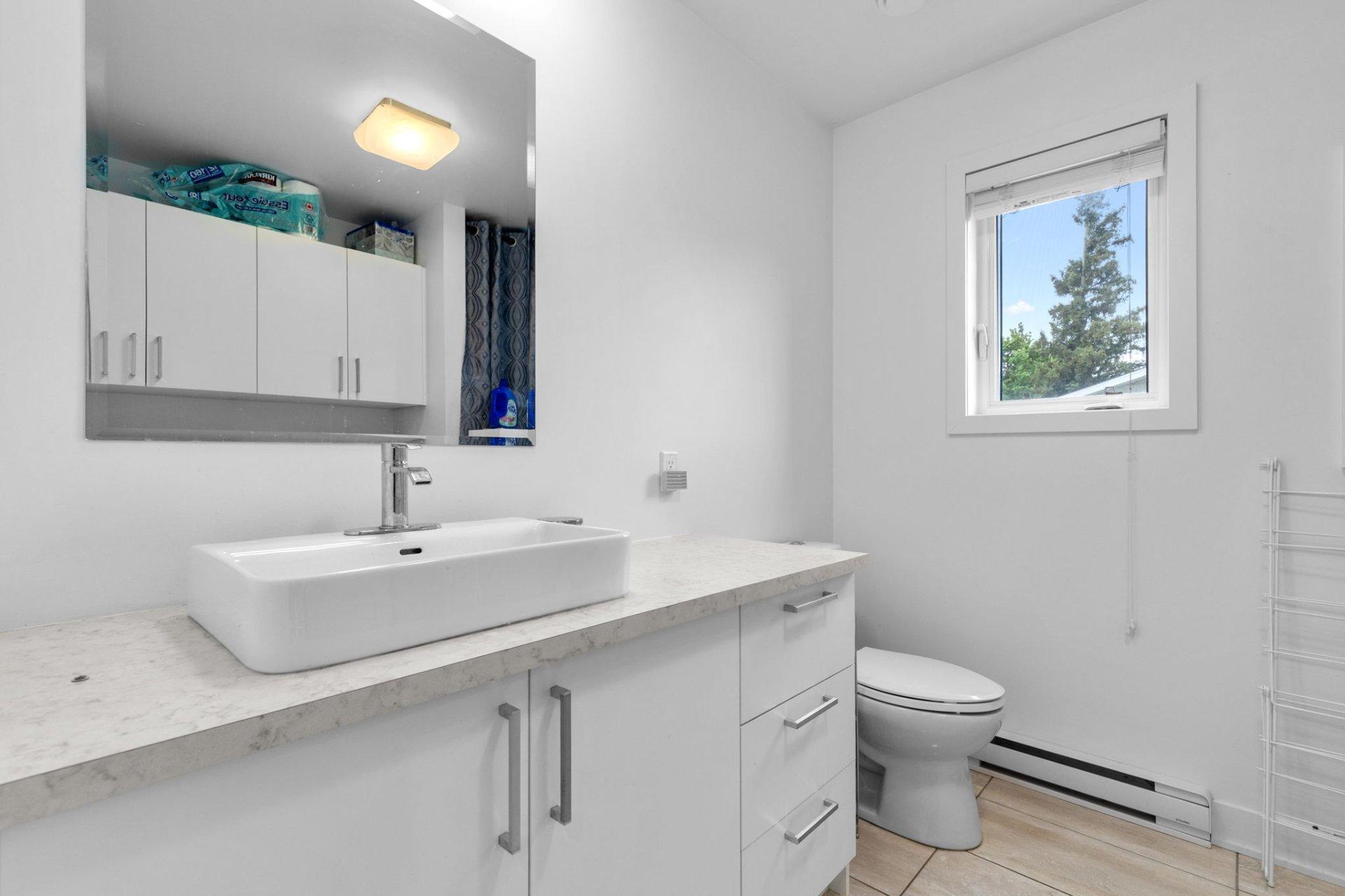 









5325

 - 5327


Rue Baillargeon

,
Longueuil (Saint-Hubert),




QC
J3Y2A9

