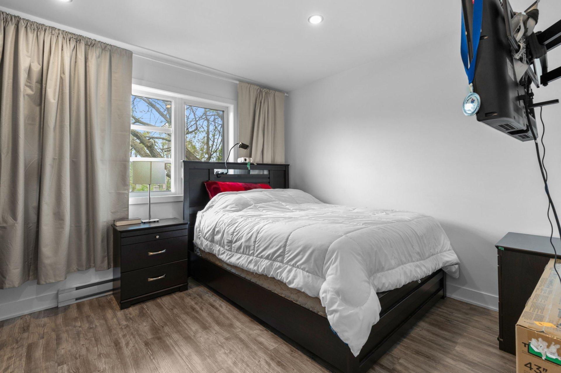 









5325

 - 5327


Rue Baillargeon

,
Longueuil (Saint-Hubert),




QC
J3Y2A9

