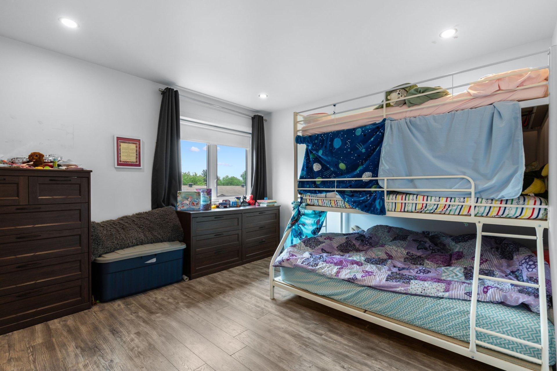 









5325

 - 5327


Rue Baillargeon

,
Longueuil (Saint-Hubert),




QC
J3Y2A9

