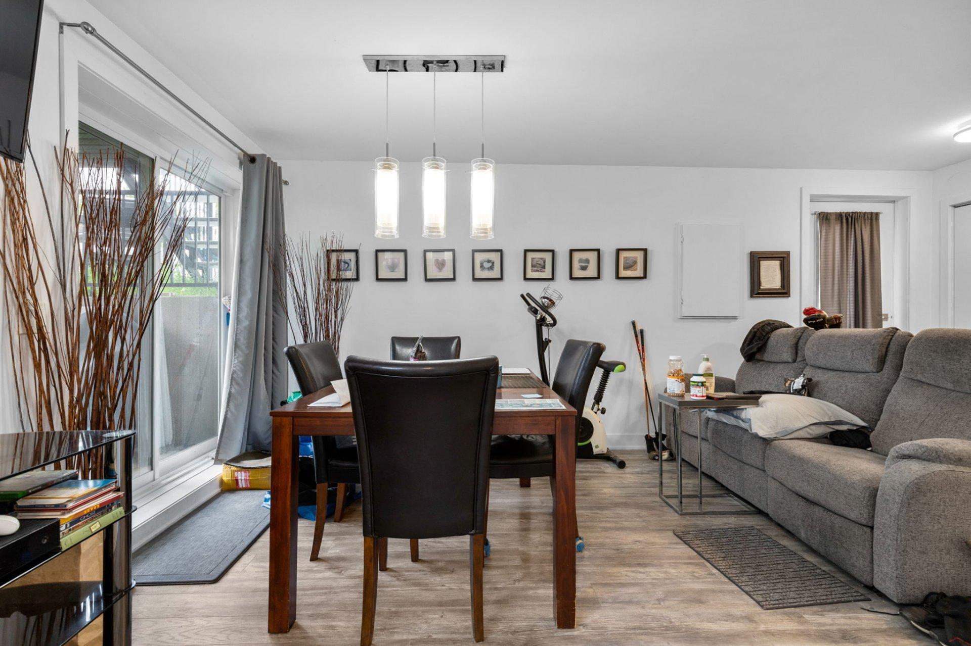 









5325

 - 5327


Rue Baillargeon

,
Longueuil (Saint-Hubert),




QC
J3Y2A9

