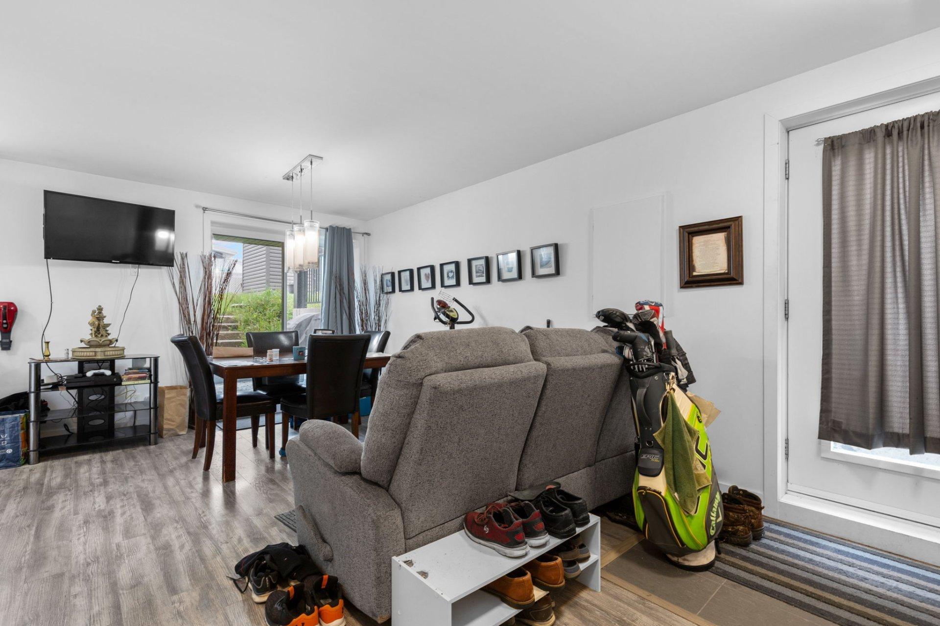 









5325

 - 5327


Rue Baillargeon

,
Longueuil (Saint-Hubert),




QC
J3Y2A9

