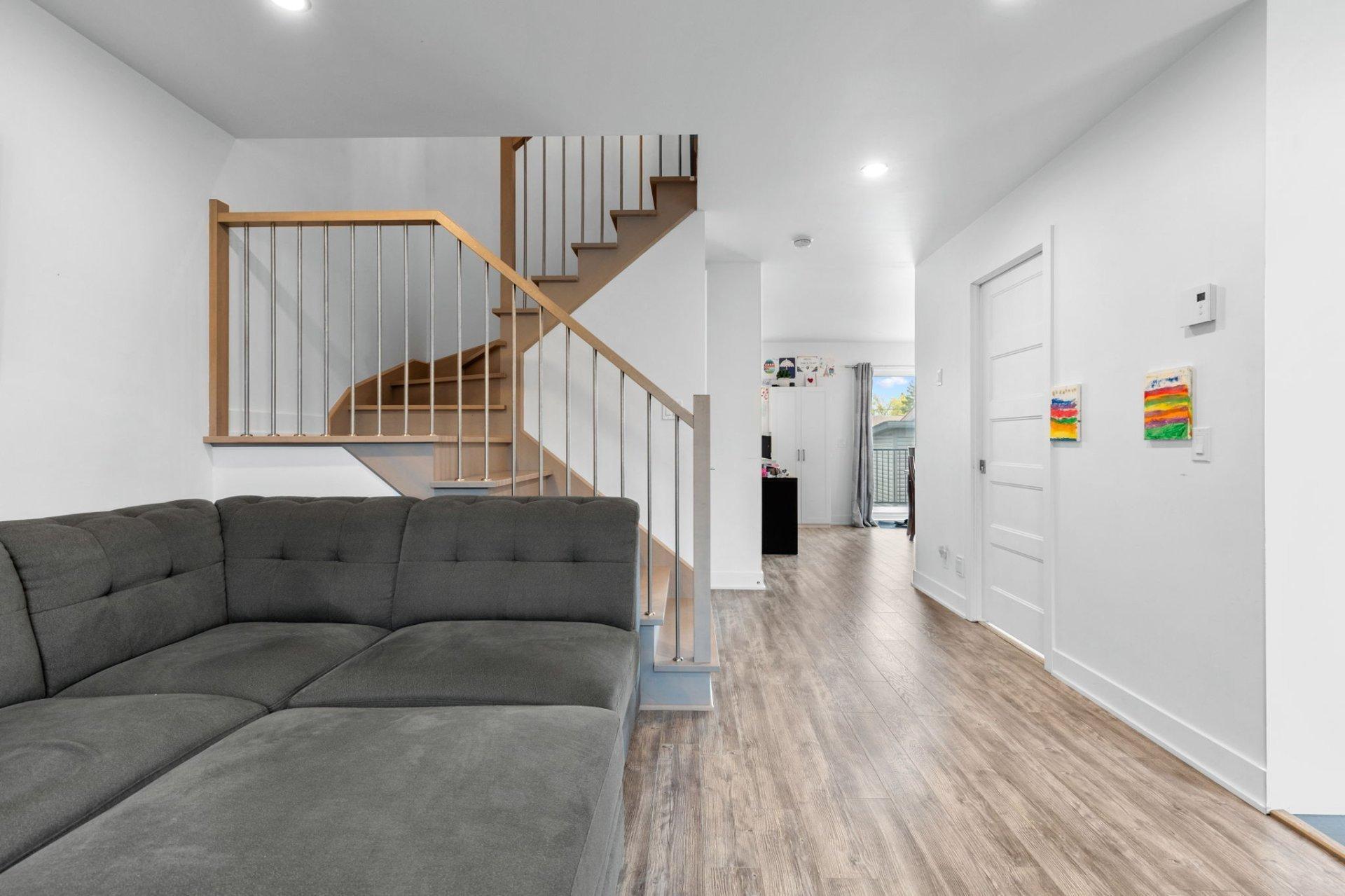 









5325

 - 5327


Rue Baillargeon

,
Longueuil (Saint-Hubert),




QC
J3Y2A9

