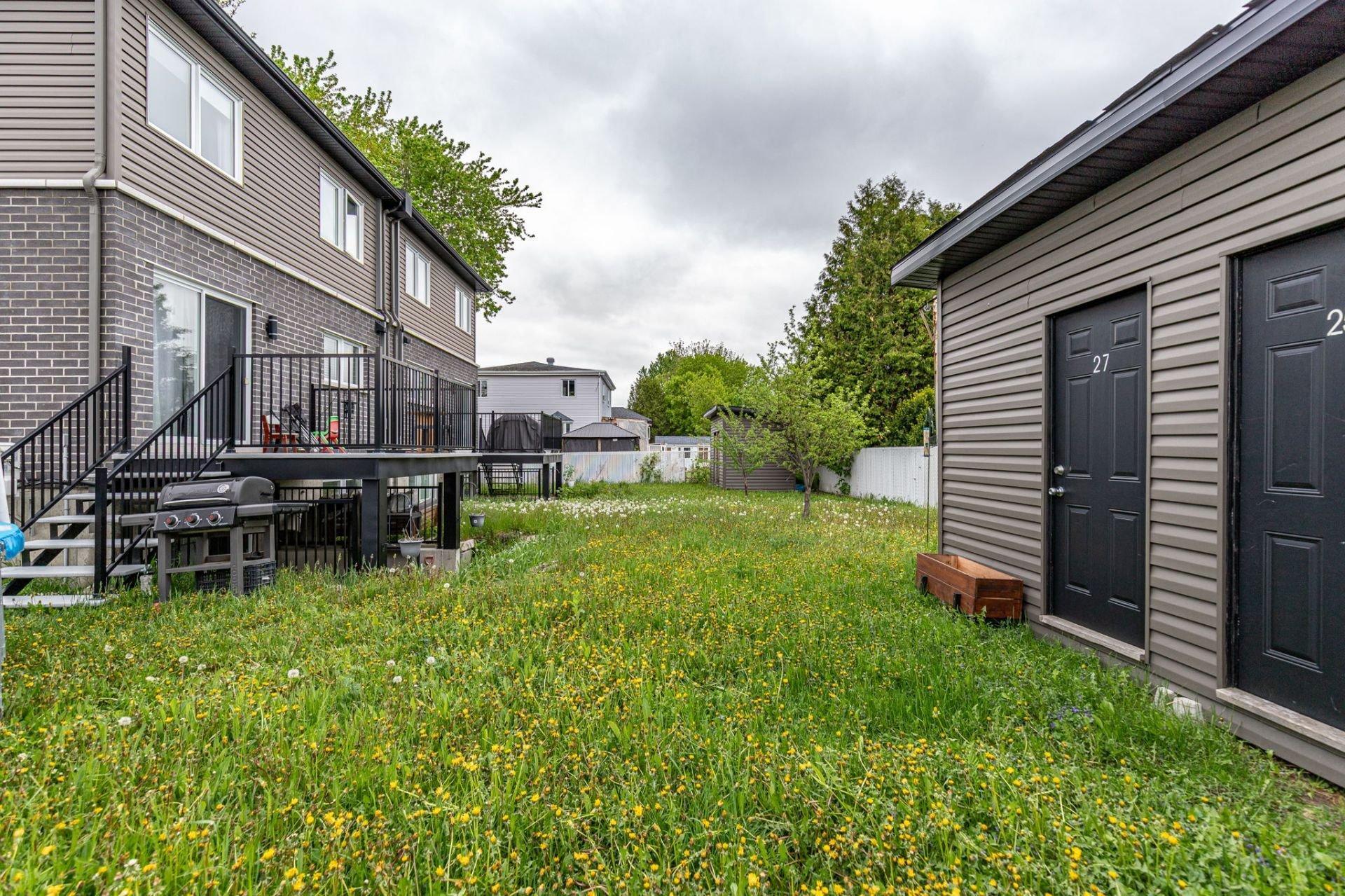 









5325

 - 5327


Rue Baillargeon

,
Longueuil (Saint-Hubert),




QC
J3Y2A9


