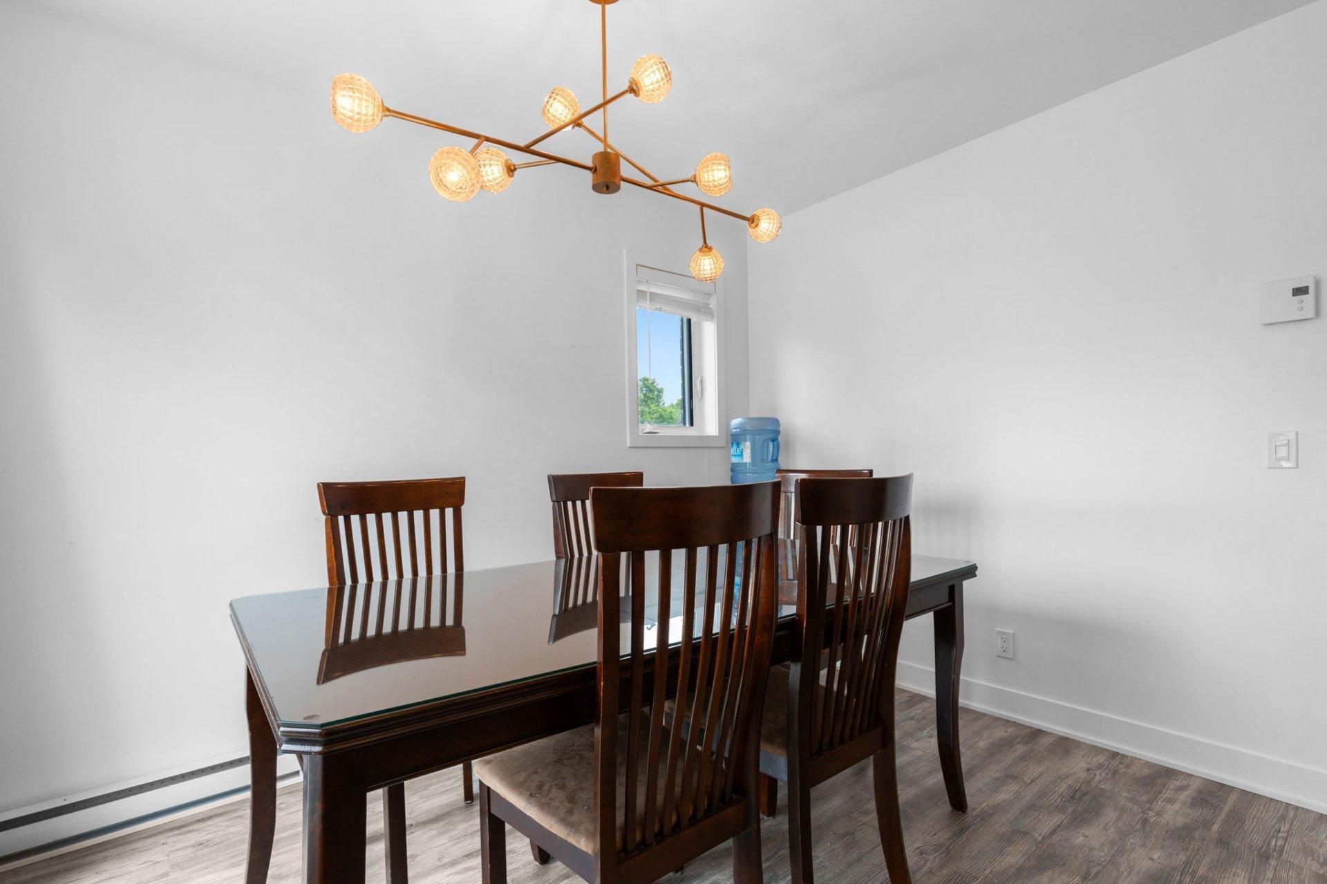 









5325

 - 5327


Rue Baillargeon

,
Longueuil (Saint-Hubert),




QC
J3Y2A9

