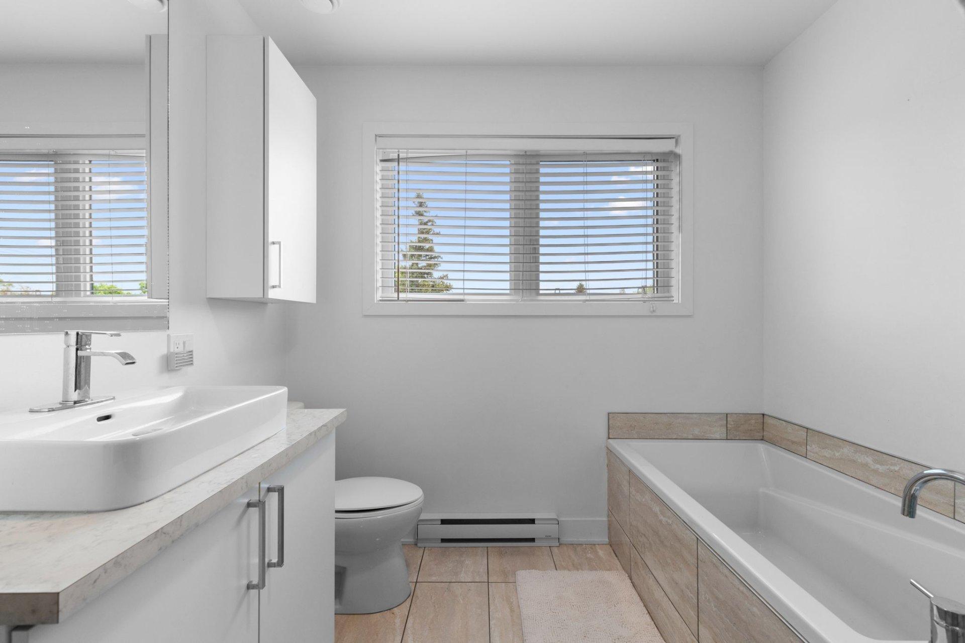 









5325

 - 5327


Rue Baillargeon

,
Longueuil (Saint-Hubert),




QC
J3Y2A9

