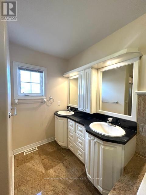












301 MOHAWK STREET

,
Oakville,




Ontario
L6L6P9

