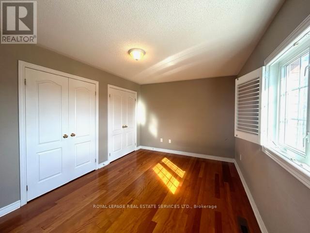 












301 MOHAWK STREET

,
Oakville,




Ontario
L6L6P9

