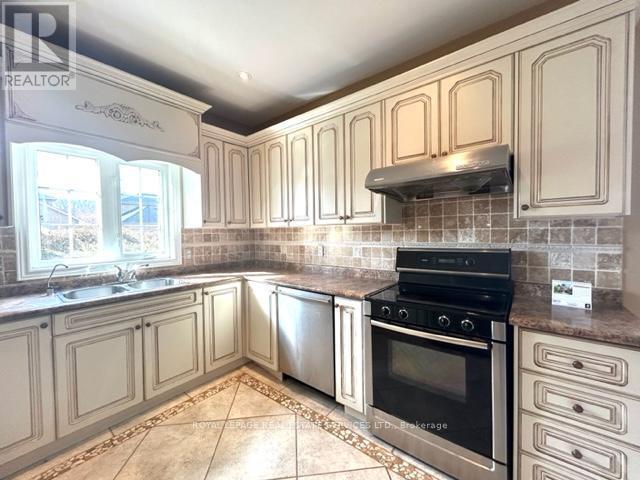 












301 MOHAWK STREET

,
Oakville,




Ontario
L6L6P9

