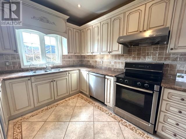 












301 MOHAWK STREET

,
Oakville,




Ontario
L6L6P9

