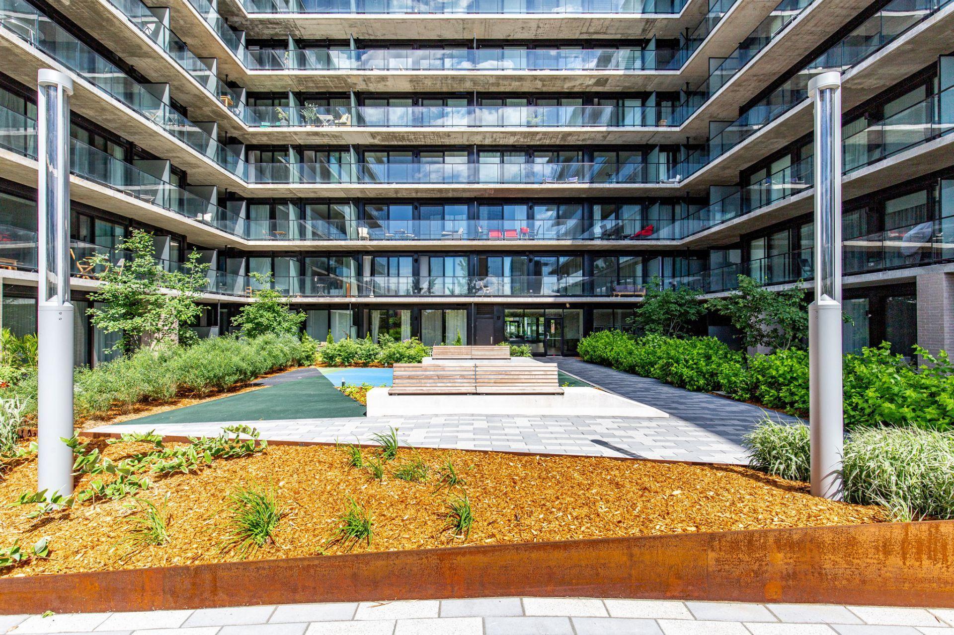 









1616


Rue des Bassins

, 731,
Montréal (Le Sud-Ouest),




QC
H3J0C3

