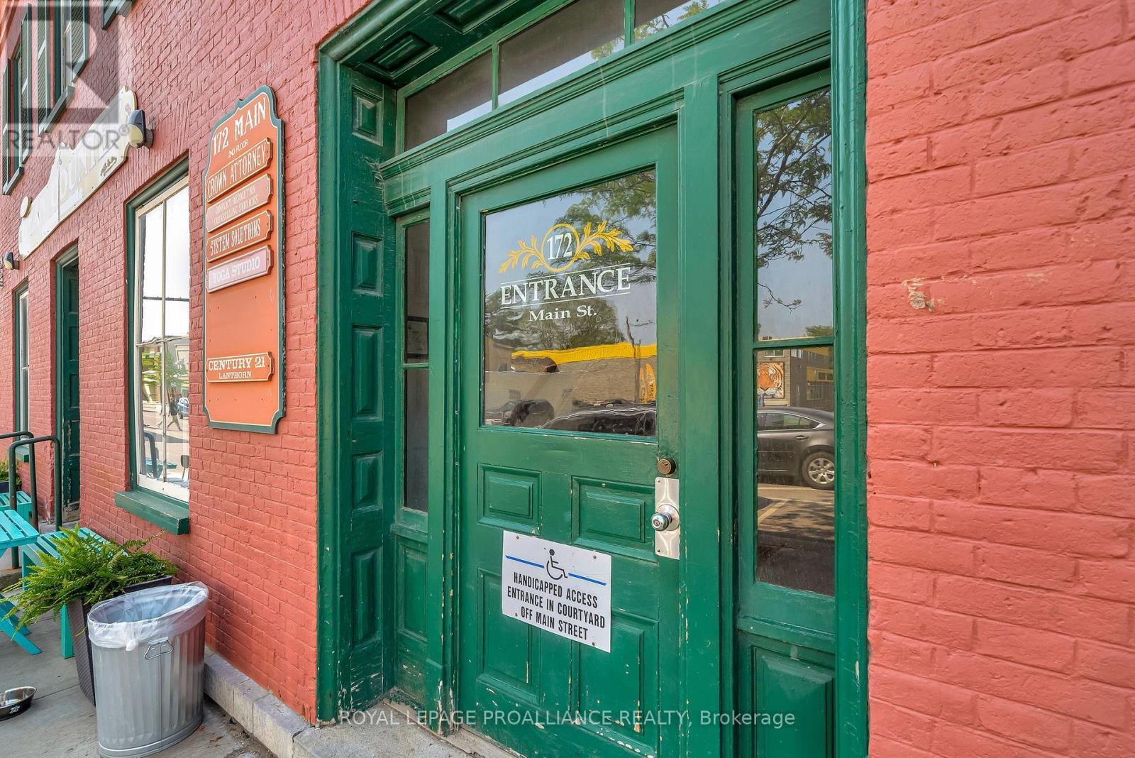 












302 - 172 MAIN STREET

,
Prince Edward County (Picton Ward),




Ontario
K0K2T0

