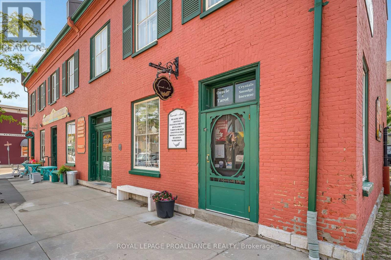 












302 - 172 MAIN STREET

,
Prince Edward County (Picton Ward),




Ontario
K0K2T0

