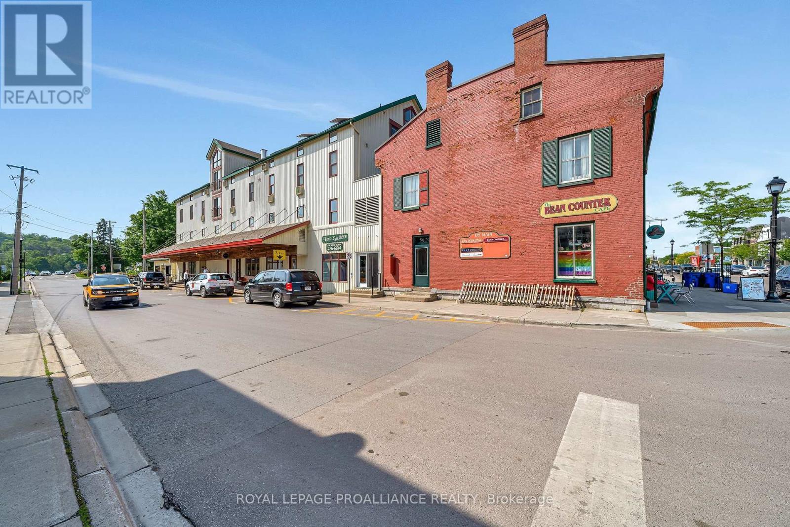 












302 - 172 MAIN STREET

,
Prince Edward County (Picton Ward),




Ontario
K0K2T0

