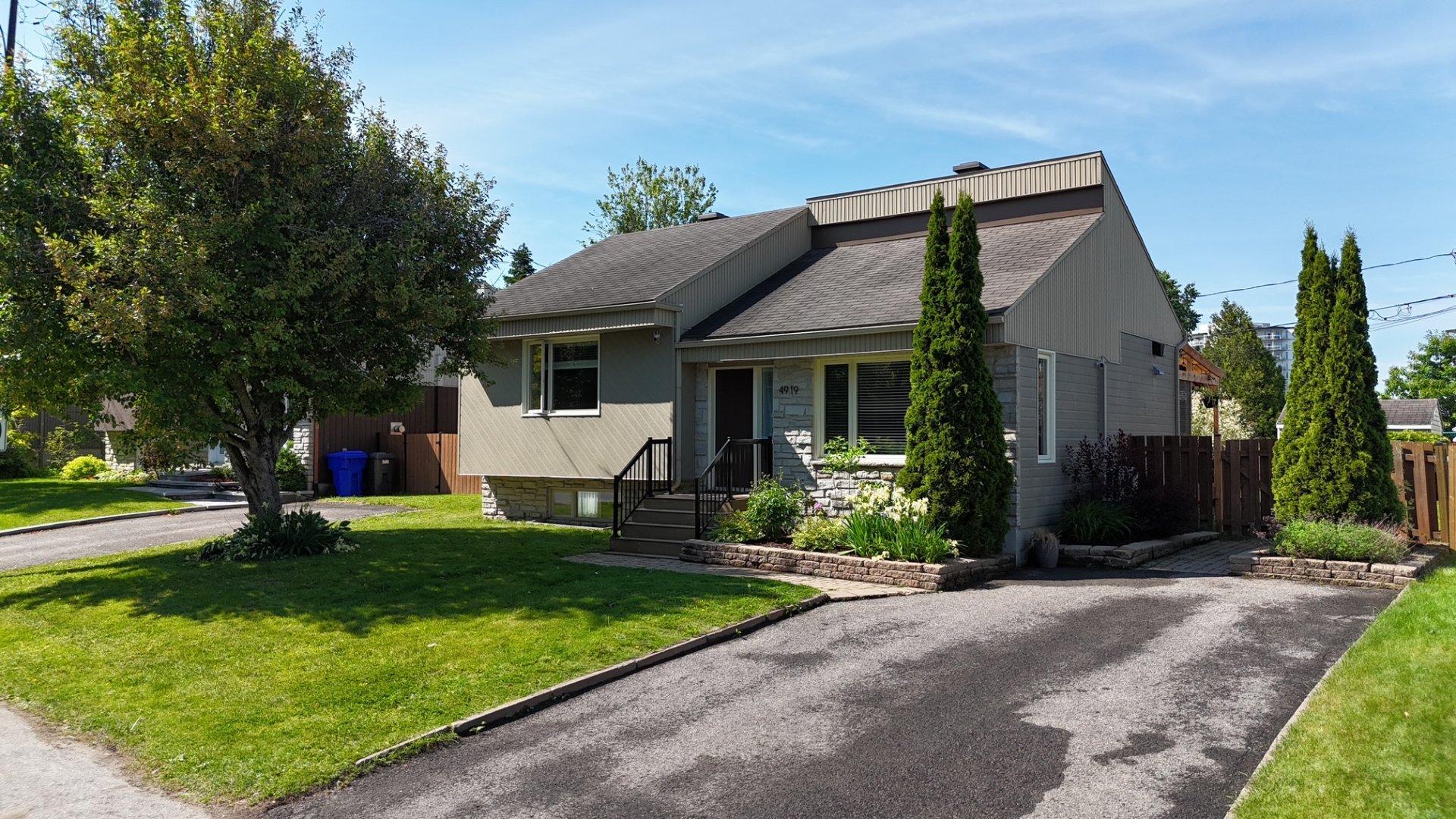 









4919


Rue du Brulis

,
Saint-Augustin-de-Desmaures,




QC
G3A1Y4

