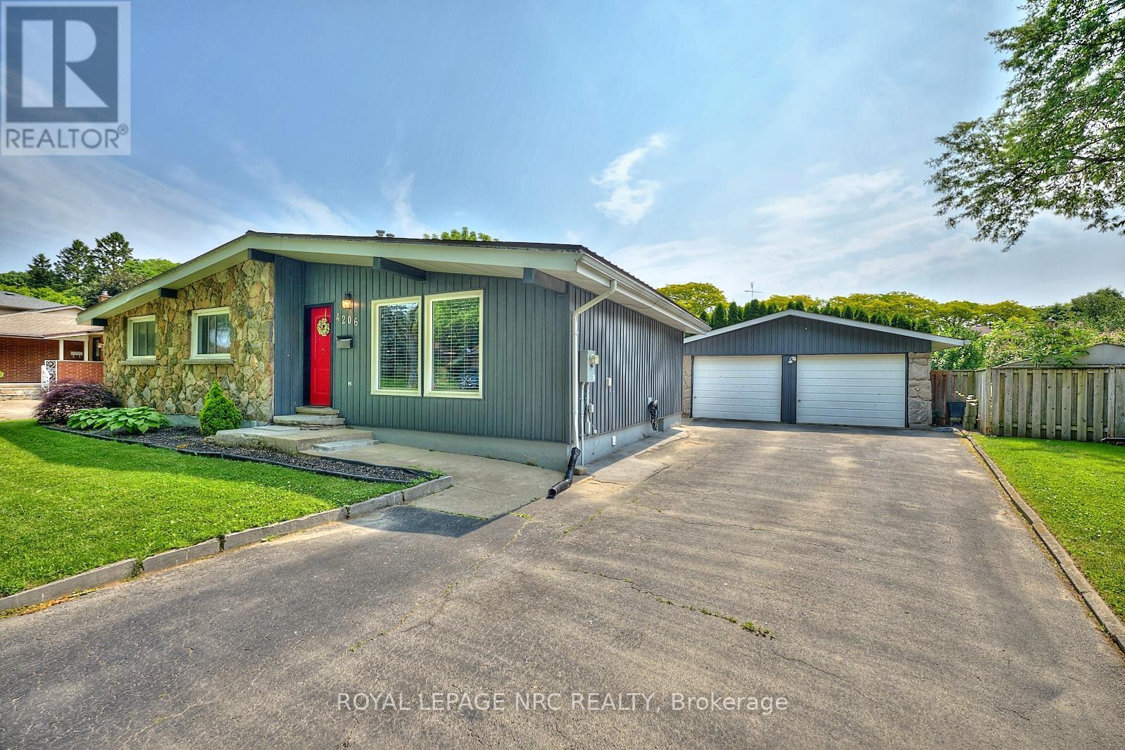 












4206 GLENAYR AVENUE

,
Niagara Falls (Morrison),




Ontario
L2E6J9

