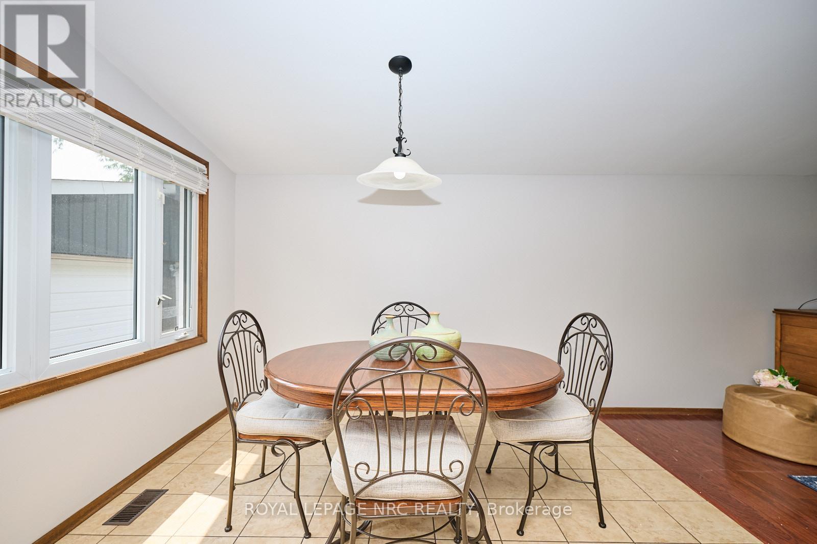 












4206 GLENAYR AVENUE

,
Niagara Falls (Morrison),




Ontario
L2E6J9

