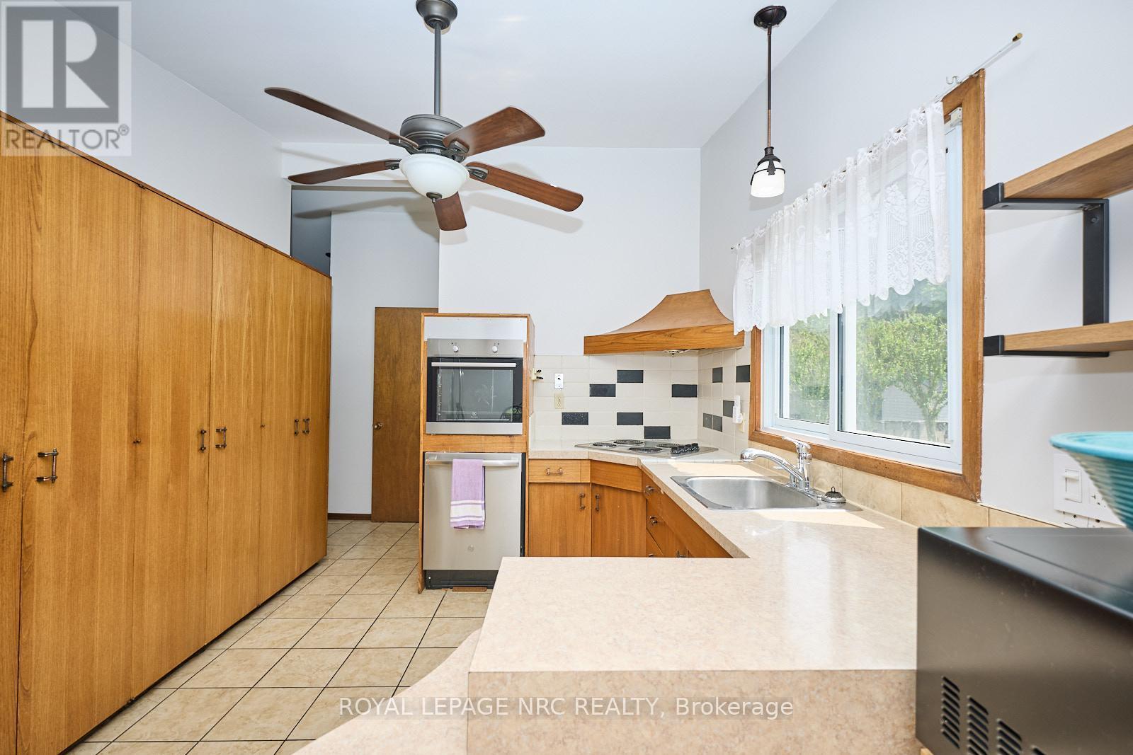 












4206 GLENAYR AVENUE

,
Niagara Falls (Morrison),




Ontario
L2E6J9

