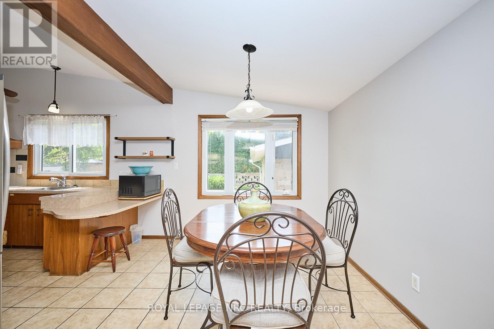 












4206 GLENAYR AVENUE

,
Niagara Falls (Morrison),




Ontario
L2E6J9

