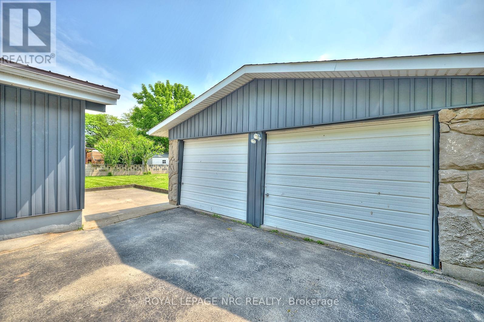












4206 GLENAYR AVENUE

,
Niagara Falls (Morrison),




Ontario
L2E6J9

