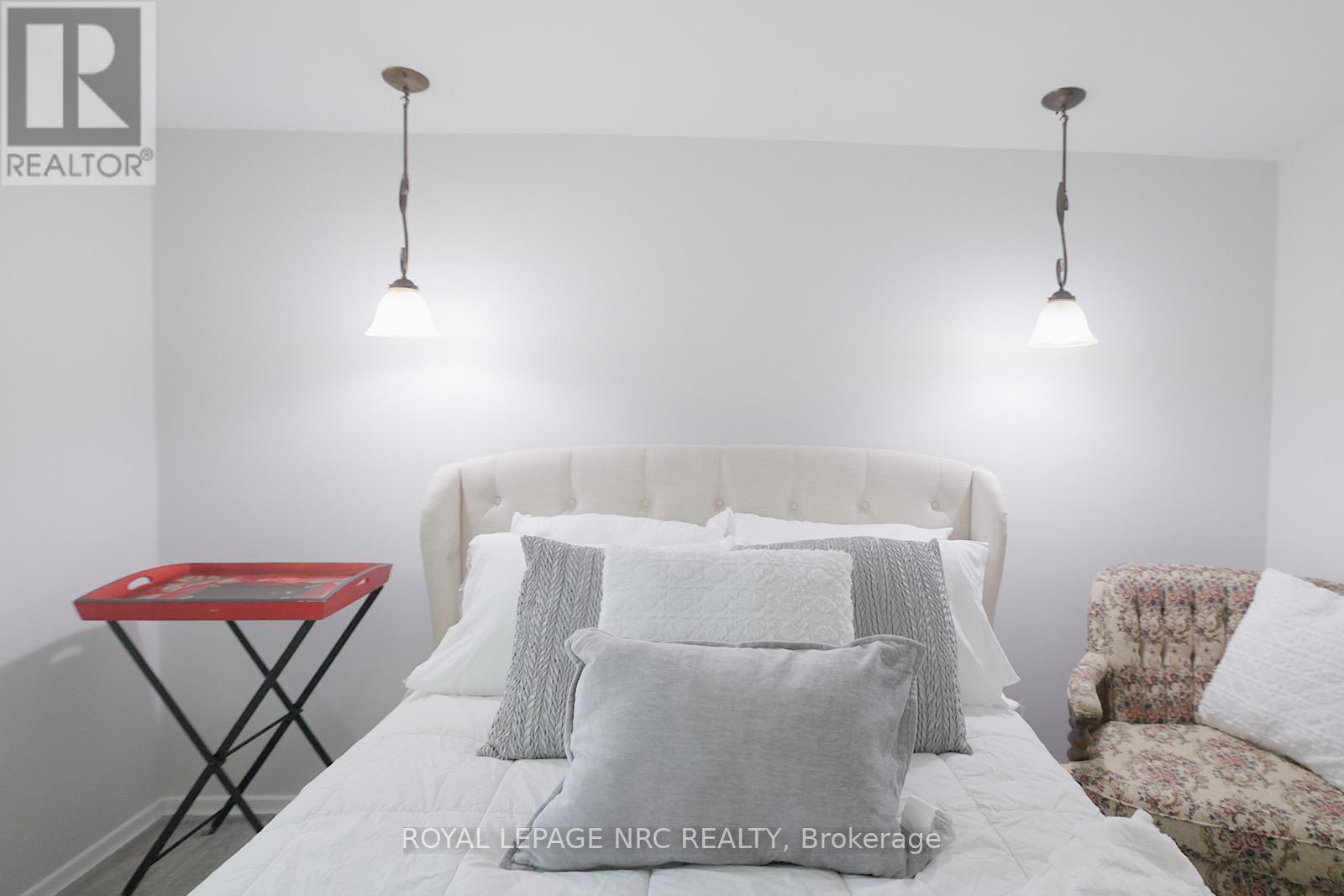 












4206 GLENAYR AVENUE

,
Niagara Falls (Morrison),




Ontario
L2E6J9

