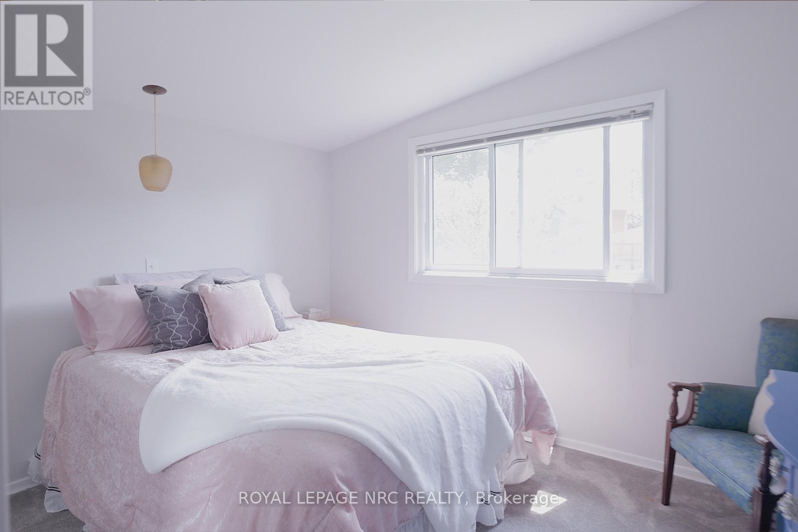 












4206 GLENAYR AVENUE

,
Niagara Falls (Morrison),




Ontario
L2E6J9


