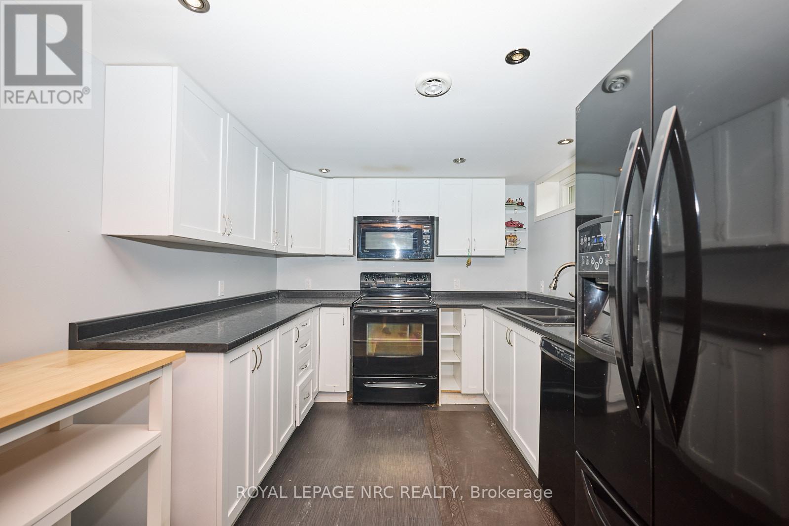 












4206 GLENAYR AVENUE

,
Niagara Falls (Morrison),




Ontario
L2E6J9

