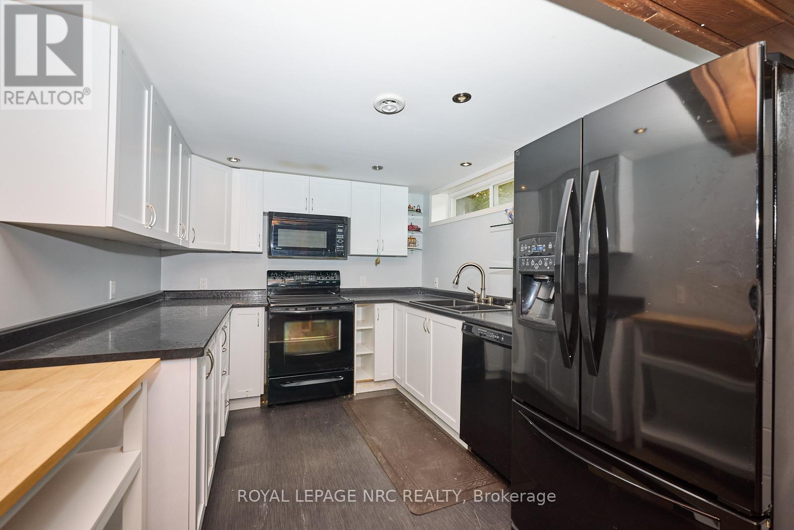 












4206 GLENAYR AVENUE

,
Niagara Falls (Morrison),




Ontario
L2E6J9

