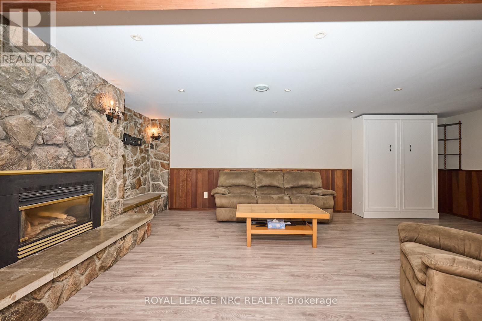 












4206 GLENAYR AVENUE

,
Niagara Falls (Morrison),




Ontario
L2E6J9


