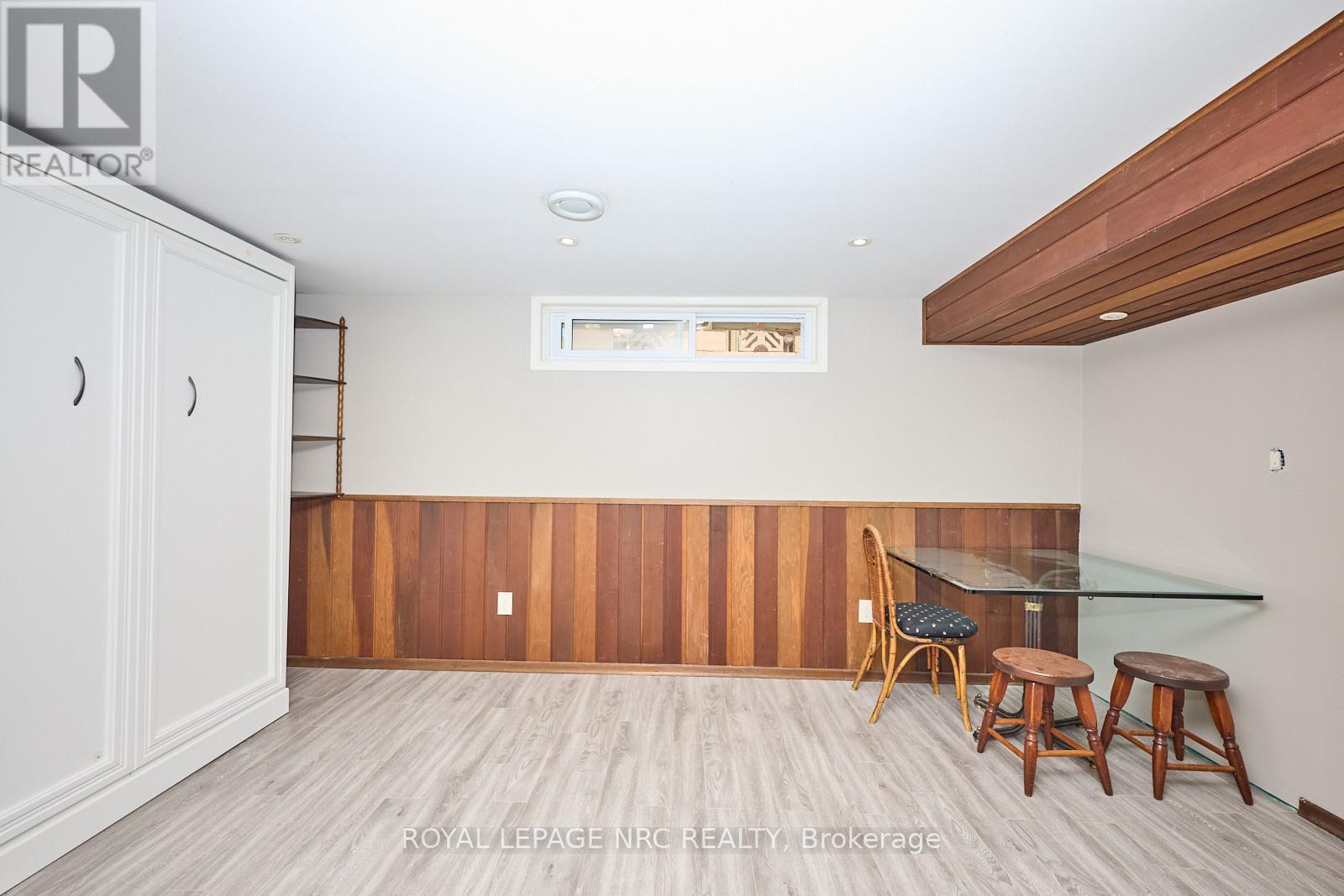 












4206 GLENAYR AVENUE

,
Niagara Falls (Morrison),




Ontario
L2E6J9

