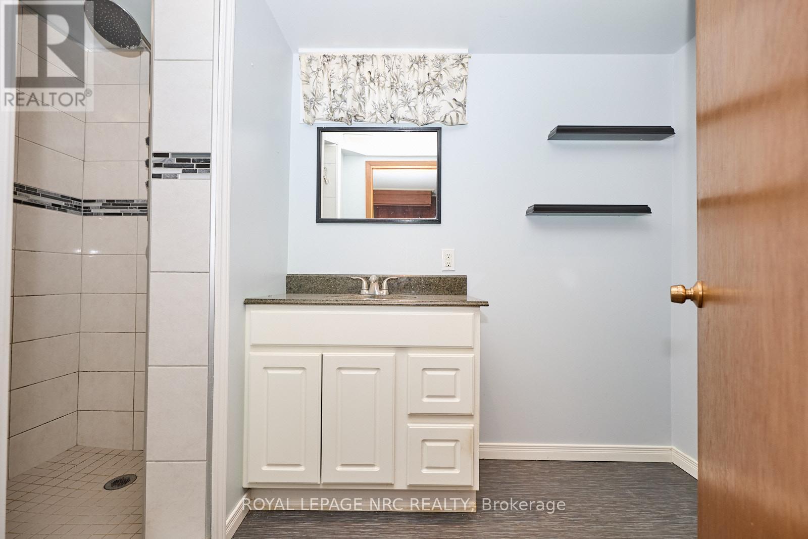 












4206 GLENAYR AVENUE

,
Niagara Falls (Morrison),




Ontario
L2E6J9

