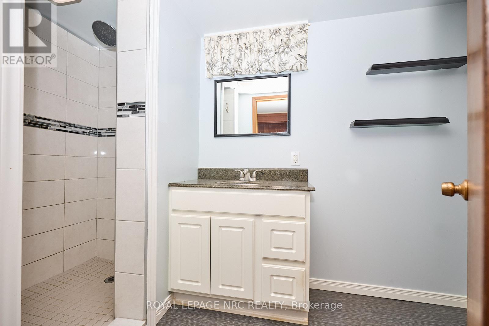 












4206 GLENAYR AVENUE

,
Niagara Falls (Morrison),




Ontario
L2E6J9

