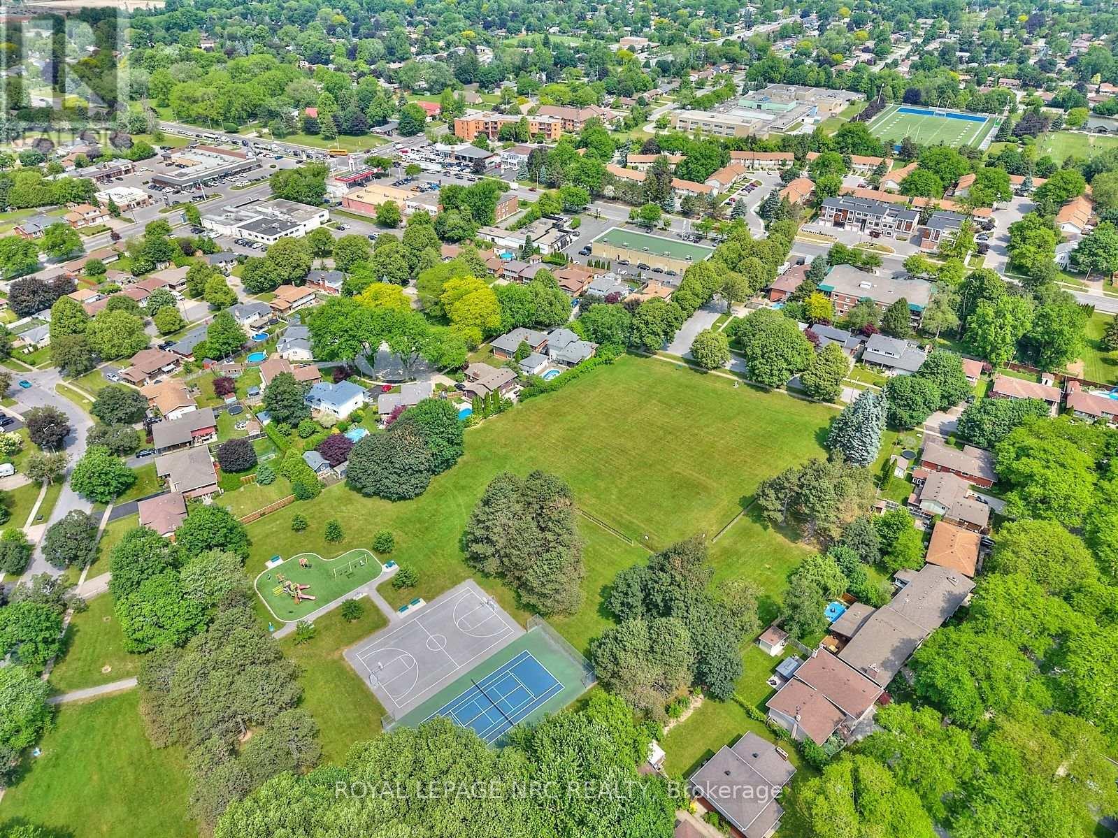 












4206 GLENAYR AVENUE

,
Niagara Falls (Morrison),




Ontario
L2E6J9

